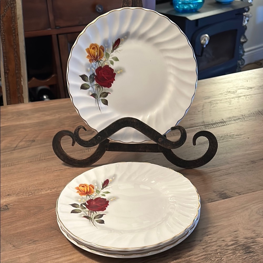 🔥🔥🌹MYOTT IRONSTONE- RED & YELLOW ROSE PATTERN DESSERT PLATES ENGLAND SET 4💕